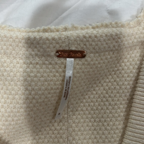 Free People Sweater Vest- pristine condition never worn - Picture 2 of 4